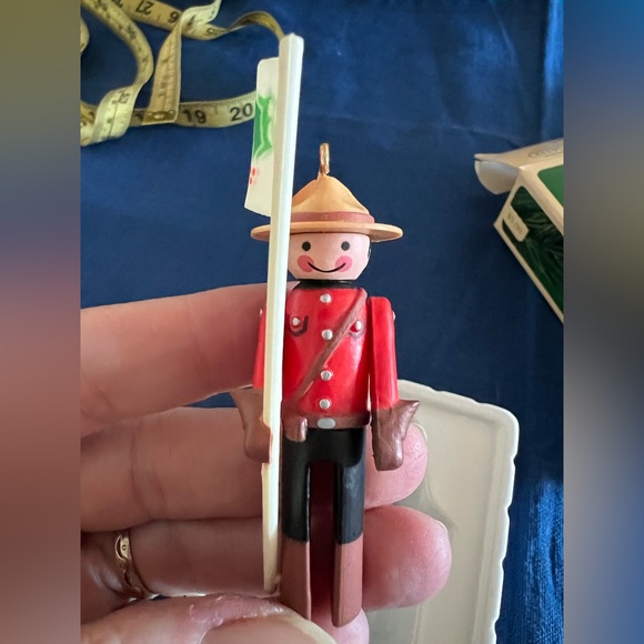 Set of 2 Hallmark keepsake Ornament Set 1984- mint condition - Picture 8 of 10